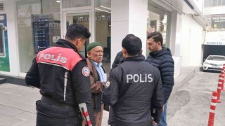 Dolandırıcılardan kurtaracağız deyip yaşlı adamı dolandırdılar