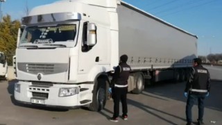 Dorsedeki kutulardan 5 milyonluk kaçak sigara çıktı