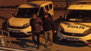 Durdurulan araçta bıçak ve uyuşturucu ele geçti