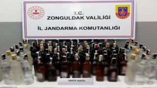 Durdurulan araçtan çok sayıda kaçak alkol ele geçirildi