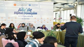 Ebeveynlerine dijital okuryazarlık öğretecek gençlerin eğitimleri başladı