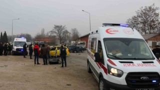 Edirnede ticari taksi ile otomobilin çarpışma anı kamerada