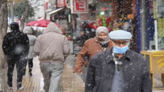 Elazığda uzun süredir beklenen kar yağışı başladı