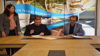 Emet Belediyesinden ihtiyaç sahibi yaşlılara ücretsiz berber ve kuaför hizmeti