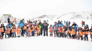 Erciyes Kayak Okulunda 7den 70e Herkes Kayak Öğreniyor