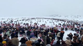 Erciyeste kar bereketi: Binlerce turist pistleri doldurdu