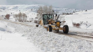 Erzincanda kar ve tipiden 150 köy yolu ulaşıma kapandı