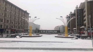 Erzurumda beklenen kar geldi