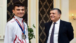 Esenyurtun gururu Tekvandocu Yusuf Türkiye şampiyonu