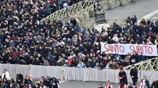 Eski Papa 16. Benedict, Vatikanda defnedildi