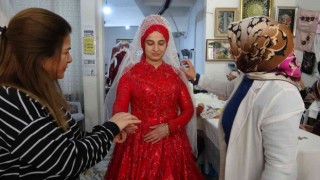 Eski ve yıpranmış gelinlikler onarılıyor