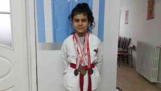 Eskişehirde yaşayan Iraklı Türk kızın taekwondo başarısı