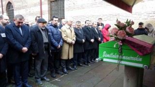 Evinde ölü bulunan kadın toprağa verildi