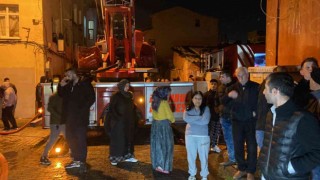 Fatihte 3 katlı bina alev alev yandı: 1 kişi üçüncü kattan atlayarak kurtuldu