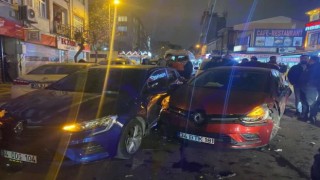 Fatihte polisin ‘dur ihtarına uymadı, 3 araca çarptı, 1 kişi yaralandı