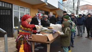 Festivalde 1 ton hamsi pişti, 7den 70e yüzler güldü