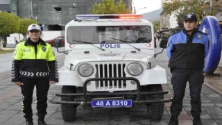 Fethiyede Turizm Polisinin 1954 model nostaljik aracı