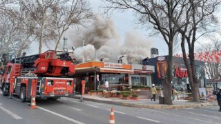 Floryada restoranın bacasındaki yangın yan restorana sıçradı