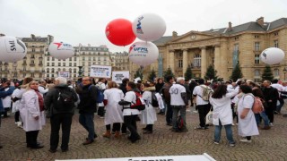 Fransada pratisyen hekimlerden protesto