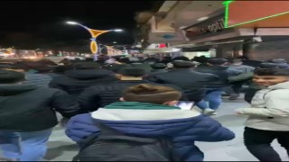 Galatasaraylı taraftarlar galibiyet sonrası meydanlara indi