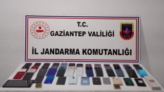 Gaziantepte 194 adet kaçak cep telefonu ile 115 litre kaçak alkol ele geçirildi