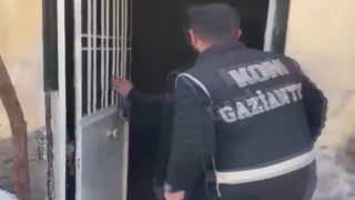 Gaziantepte binlerce kaçak makaron ele geçirildi: 2 gözaltı