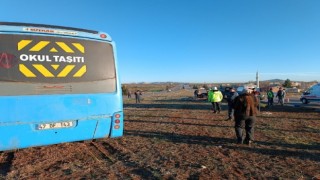 Gaziantepte öğrenci servisi ile işçi servisi çarpıştı: 1 ölü, 12 yaralı