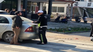 Gazipaşada motosikletle otomobil çarpıştı: 1 yaralı