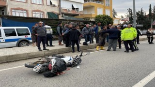 Gazipaşada otomobilin motosiklete çarptığı kazada 2 kişi yaralandı