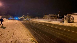 Gece yarısı sokakta kartopu oynadılar