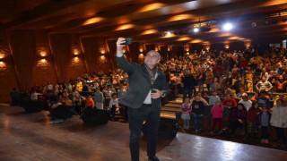 Gemlik Belediyesinden çocuklara karne hediyesi