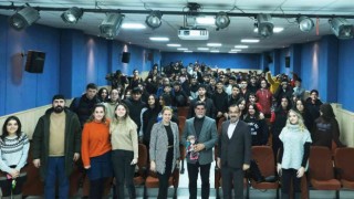 Genç iletişimciler usta gazeteciyi ağırladı