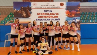 Genç voleybolcular filede namağlup şampiyon