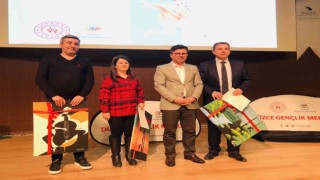 Gençler sahnede yarıştı