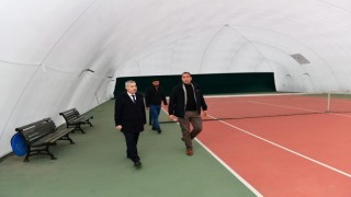 Gençlere kışında tenis oynama fırsatı