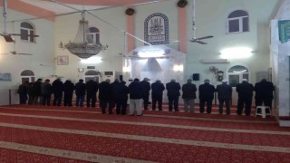 Germencikte vatandaşlar sabah namazında bir araya geliyor