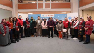 Gönül Elleri Çarşısından ihtiyaç sahibi çocuklara kışlık kıyafet yardımı