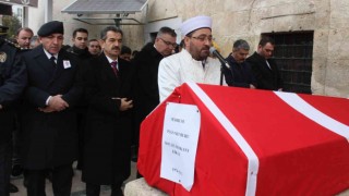 Görevdeyken kalp krizi geçirerek hayatını kaybeden polis son yolculuğuna uğurlandı