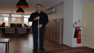 Görme engelli Mehmet Erik yaşadıkları zorlukları anlattı