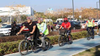 Görme engelliler farkındalık oluşturmak amacıyla pedal çevirdi