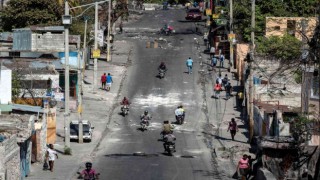 Haitide polislerden Başbakan Henrynin özel konutuna saldırı