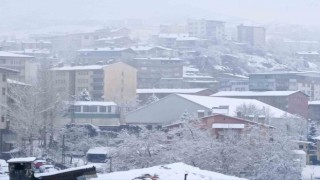 Hakkaride 176 yerleşim yeri ulaşıma kapandı