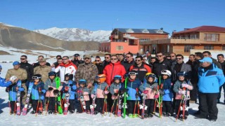 Hakkaride kayak sezonu açıldı