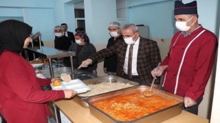 Hakkarideki minik öğrencilere ücretsiz yemek hizmeti