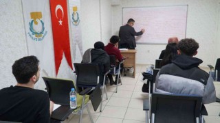 Haliliyede gençlere bilgisayar ve İngilizce kursu