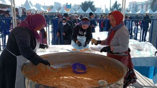 Hamsi Festivalinde kuymak için uzun kuyruk oluştu