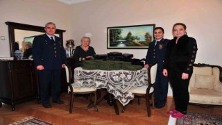 Hatice teyzeden Mehmetçiğe 150 bere ve boyunluk