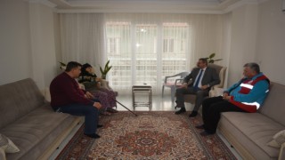 Havran Kaymakamı Özderin şehit ailesini ve gaziyi ziyaret etti