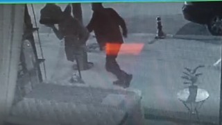 Hırsını Hülya Avşar maketinden çıkardı