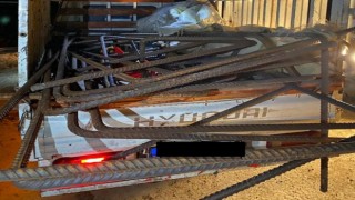 Hızlı tren hattından 3 ton demir çaldığı iddia edilen şüpheliler yakalandı